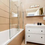 Oriental Touch River Apartment