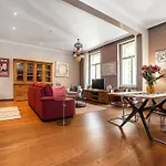 Oriental Touch River Apartment