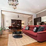 Oriental Touch River Apartment
